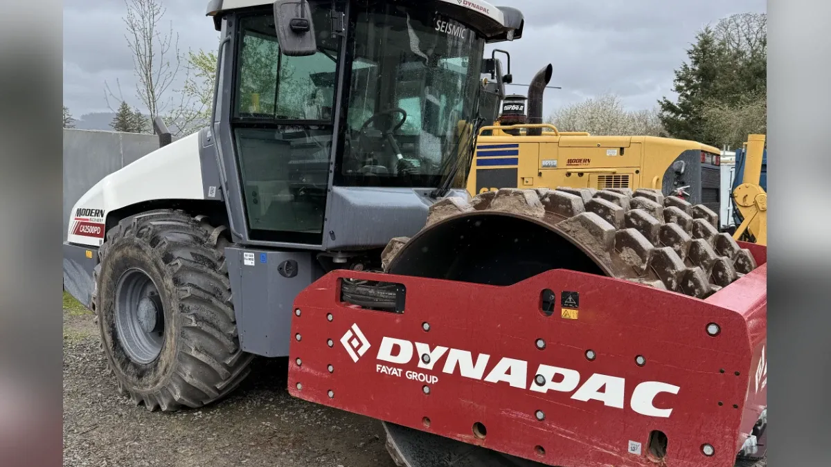 Compaction roller used for soil, gravel, and asphalt compaction